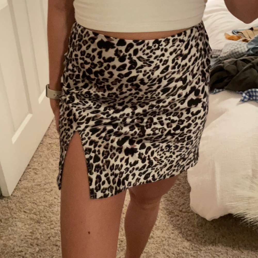 Cheetah print mini skirt - Picture 2 of 4